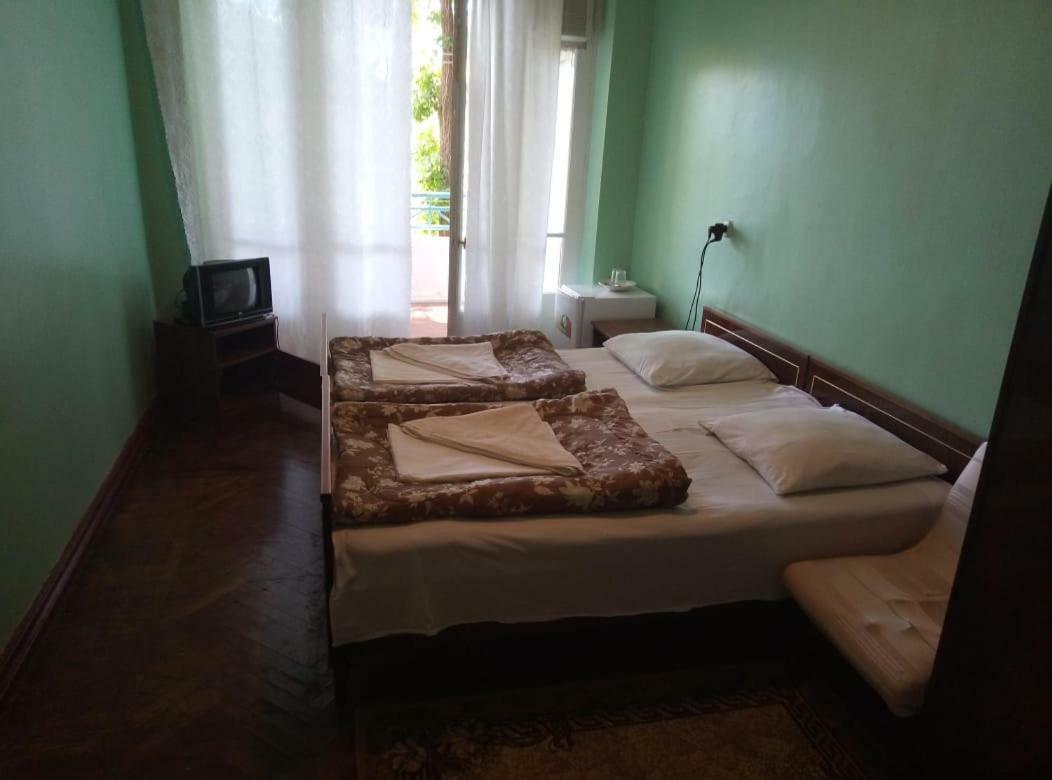 Hotel Сhernomorets Gudauta Zewnętrze zdjęcie