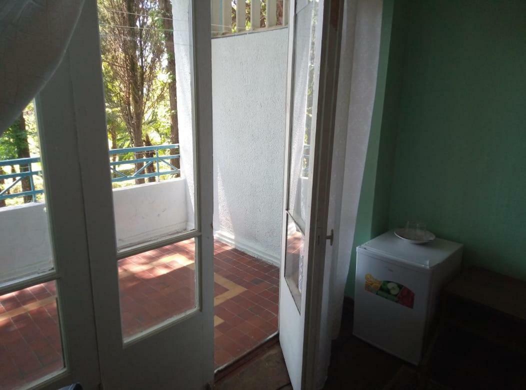 Hotel Сhernomorets Gudauta Zewnętrze zdjęcie